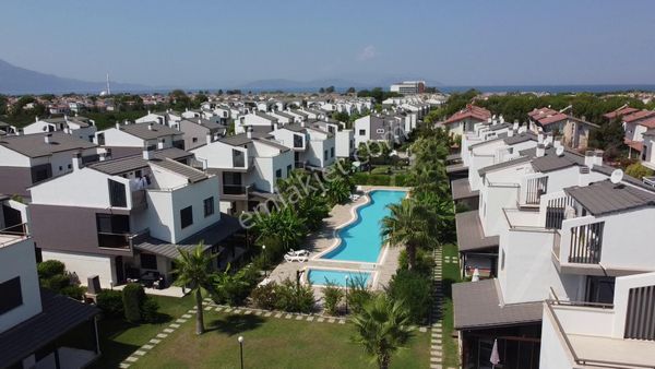 Havuzlu Sitede, Denize Yakın,geniş Bahçeli 4+1 Villa