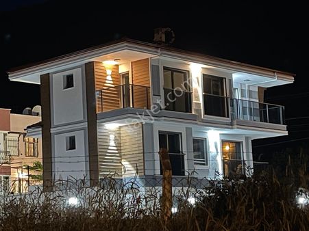 Geniş Bahçeli ,müstakil Havuzlu ,yerden Isıtmalı Superluks 4+1 Villa