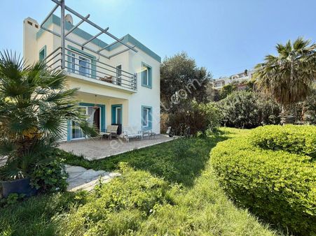 Denize Yakın Satılık Müstakil Bahçeli Villa İngilizden Satılık Eşyalı Ev