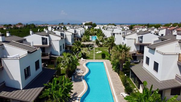 Davutlarda Havuzlu Sitede, Denize Yakın,geniş Bahçeli 4+1 Villa