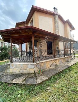 Deniz Manzaralı Müstakil Bahçe Kullanımlı Satılık Tripleks Villa