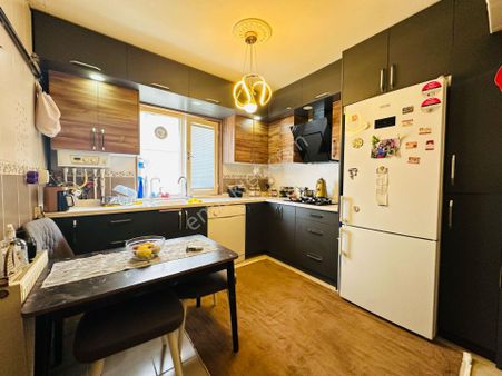 Beşikkaya'da Karapürçek Caddesi Yakınında 3+1 Satılık Ters Dubleks !!