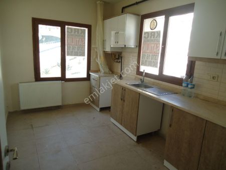 Krc'den Merkezi Konumda Kısa Bloklarda Katta Satılık 3+1 Daire