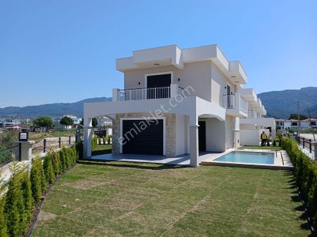 Kuşadası, Davutlar Da, Güvenlikli Sitede, Köşe Konumlu, 4+1 , Özel Havuzlu Villa