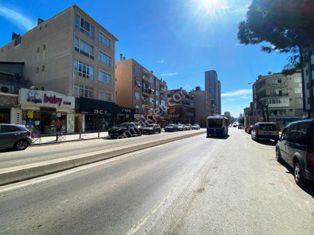 Cevizli Minibüs Cad.üzeri 600m2 Yatırımlık Depolu Satılık Dükkan