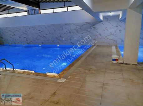 Çorlunun En Güzel Yerinde Emlakların Girişinde