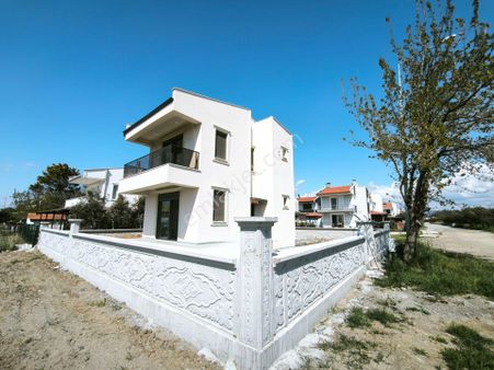 Ayvalık Altınova'da Deniz Manzaralı Sıfır Müstakil 2+1 Villa