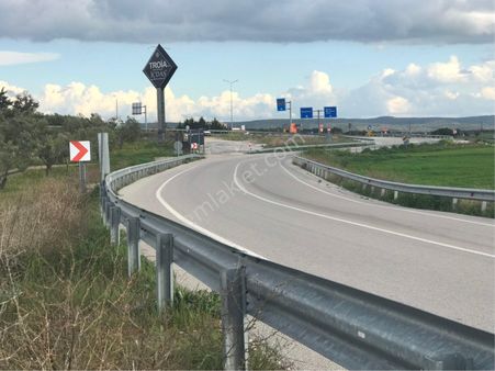 Merkeze 20 Dk. Mesafede, İzmir Asfaltına Çok Yakın Hobi Bahçesi Çiftlik Arazisi..