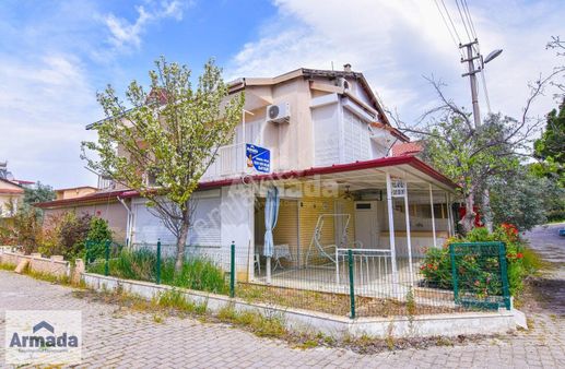Kuşadası Karaova'da Denize 700 Metre Mesafede 2+1 Satılık Yazlık