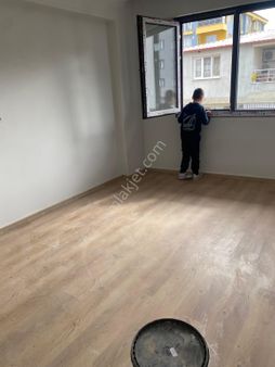 Alaşehir Umut Emlaktan Satılık 2+1 Kapalı Mutfak