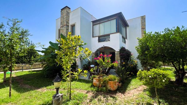 Bodrum Turgutreis Nezih Site İçinde Satılık Geniş Ve Bakımlı Villa