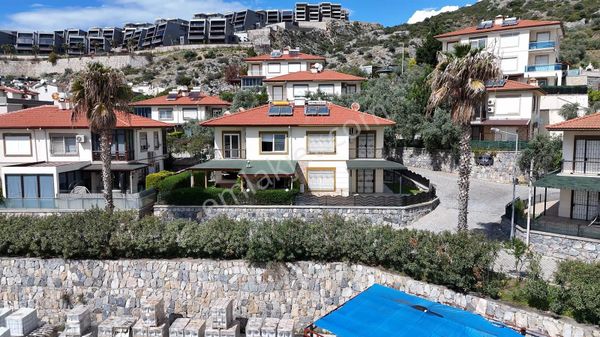 Deniz Manzaralı Doğalgazlı Satılık Lüks Villa