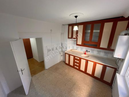 Ankara Kazanç'tan Bakımlı Cadde Üzeri Alttan Isıtmalı Satılık 2+1 Daire