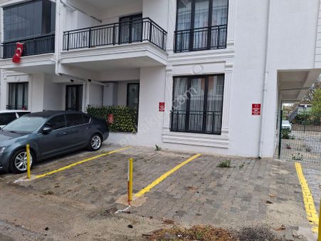 T.dağ Muratlı İstiklal .pınar Mah.de Merkezi Konumda Olup Cadde Üzeri Köşe (3+1) Daire Satılıktır.