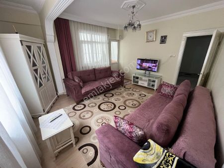 Zeyno Emlak'tan Cadde Üzerinde Satılık 3+1 Daire