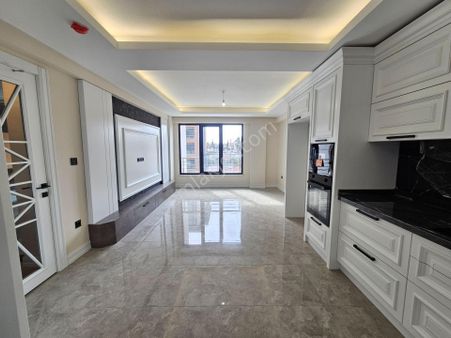 Meram Alavardı Mahallesinde Lüx 4+1 Hobi Bahçeli Site İçerisinde Sıfır Akıllı Sistemli Daireler