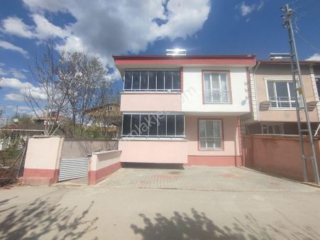 Erkan Anbar Dan Satılık Bahçeli Müstakil 2 Katlı Ev Suluova Yenimahalle