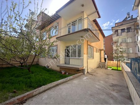 Malatya Merkez’de 2 Katlı 2 Daire 245m2 Müstakil Bahçeli Ev