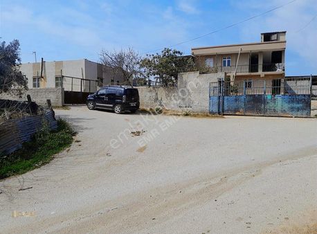 Mustafalar Mah De 2 Katlı Yanında 150m Mt Kapalı Çatı Ev