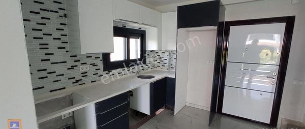 Havuzlu Sitede Sıfır Köşe Konum 3+1 Villa Sahile 1 Km Mesafede