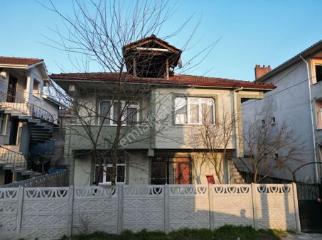 Arsa Fiyatına, Satılık 240 M² Arsa Üzerinde 2 Katlı Müstakil Ev