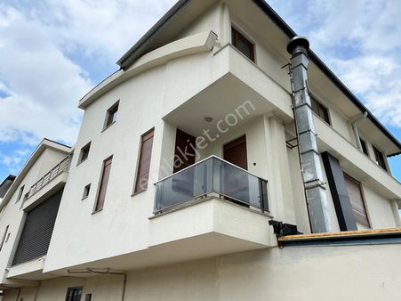 Güzeloba Sahile Ormana Yürüme Mesafesinde Sıfır 3+1 Dubleks