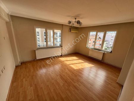 Adil Gayrimenkul'den Yunus Emre Ortaokul Mevkii Satılık 3+1 Daire