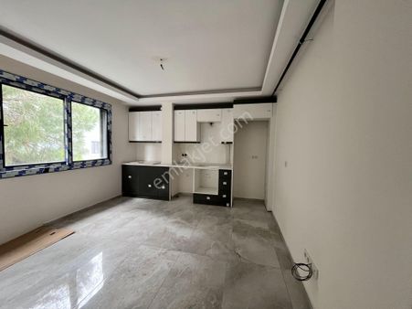 Seferihisar Camiikebir Mahallesi, Gözsüzler Caddesi Üzerinde, Sıfır Binada Satılık Daire