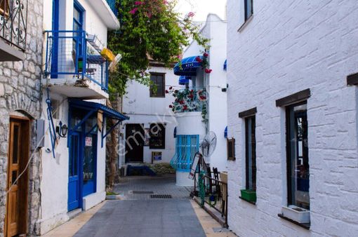 Marmaris Kale Bölgesinde Merkezinde Kiralık 2 Katlı Depo