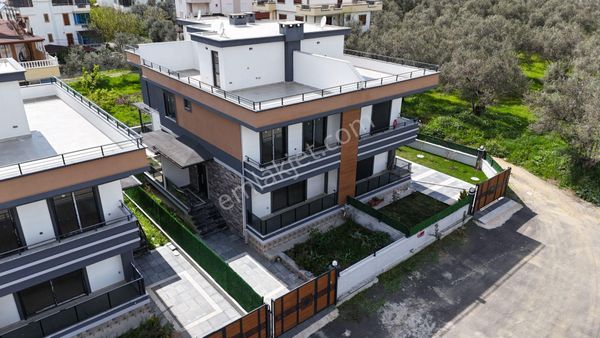 Vitrinden Çamlıbelde Denize 200 M Mesafede 3+1 Trıpleks