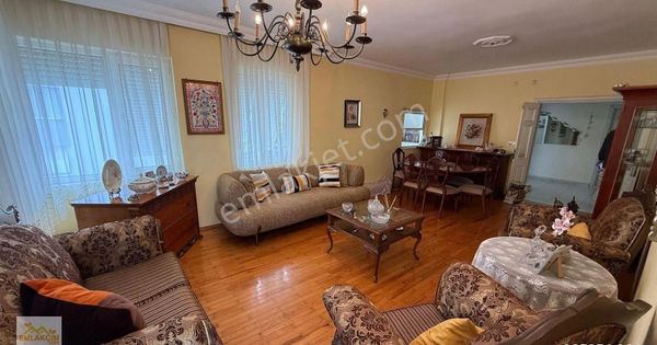 Konyaaaltı Liman'da Denize Yakın Full Eşyalı 3+1 Daire