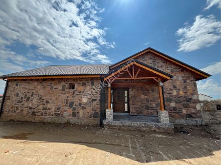 Aydında Böyle Bir Taş Ev Yokkk