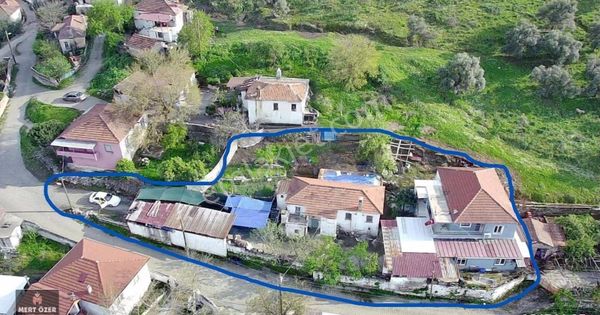 Muğla Milas Köşk'te İçerisinde Yapı Bulunan 984 M2 Arsa