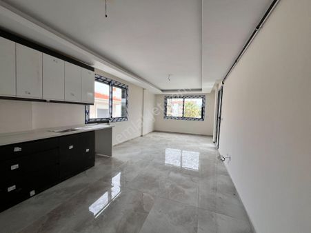 Seferihisar Gözsüzler Caddesi Üzerinde, 2. Kat, Geniş Balkonlu, 2+1 Sıfır Daire