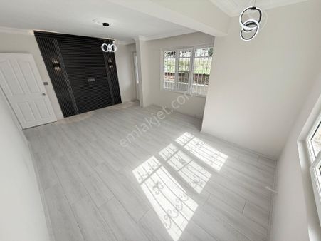 Poyraz Gayrimenkul'den İkizçay'da Öncephe Ayrı Mutfak 1+1 Satılık Daire