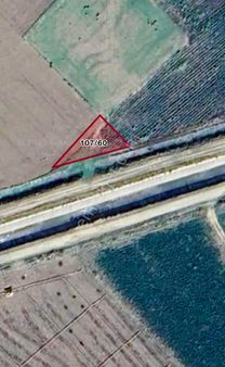 Denizli Çivril Akçaköy 107 Ada 60 Parsel 247m2 Tarla Resmi Yola Cephelidir