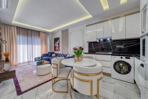 Alanya Avsallar'da Yeni Sitede İç Mimardan Tasarımlı 1+1 Daire