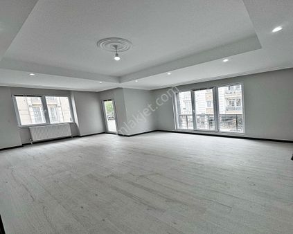 Esenyurt Belediyesine Üniversiteye Metrobüs Güzergahına Yakın 2+1 Sıfır İnşatta Satılık Daire