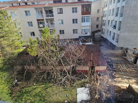 Dönertaş Emlaktan Kırmızıtoprak Mah.satılık 2+1 Ara Kat Daire