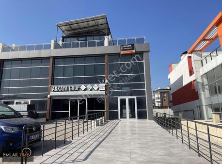 Cadde Üzeri Depolu Ve Bahçeli 3 Katlı Komple Dükkan