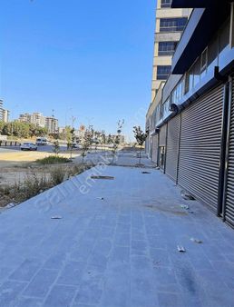 Fıstıklık Mah.satılık Cadde Üstü Dükkanlar.