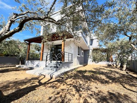 Seferihisar Doğanbey’de Satılık Müstakil Geniş Bahçeli Sıfır 3+ 1 Villa