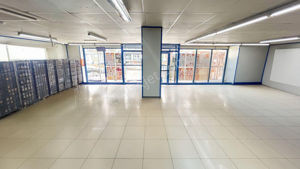 Edremit Cennetayağı'nda Satılık 240 M2 Dükkan