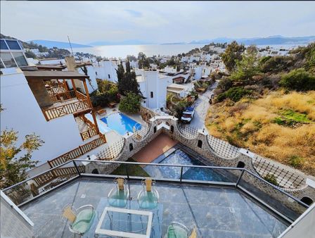 Bodrum Kumbahçe’de Full Manzara Müstakil Havuzlu Villa 5+2