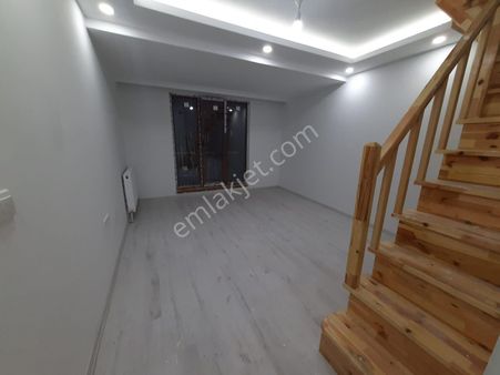 Şirinevler Merkezi Konumda 3+2 Satılık Dubleks Daire