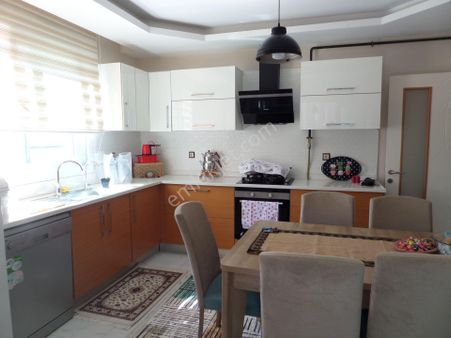 100.yılda ,4.kat,3+1,kapalı Mut.geniş Oturumlu Satılık Daire