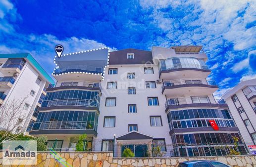 Kuşadası Hüseyin Uzman Sitesi'nde 4+1 Satılık Çatı Dublex