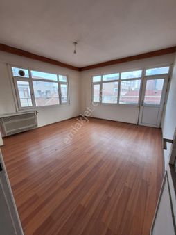 Hatun Gayrimenkul'den Satılık 2+1 E5 Çok Yakın 5 Katlı Bina