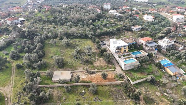 İzmir Sancaklı Köy İçinde Satılık 912 M2 Muhteşem Manzaralı Arsa