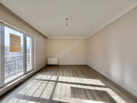 Çiftçioğulları Emlak'tan Pursaklarda Şehrin Tam Merkezinde Okullara Yakın Fırsat Dairesi